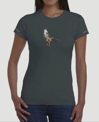 Buzzard in flight - Women's T-Shirt